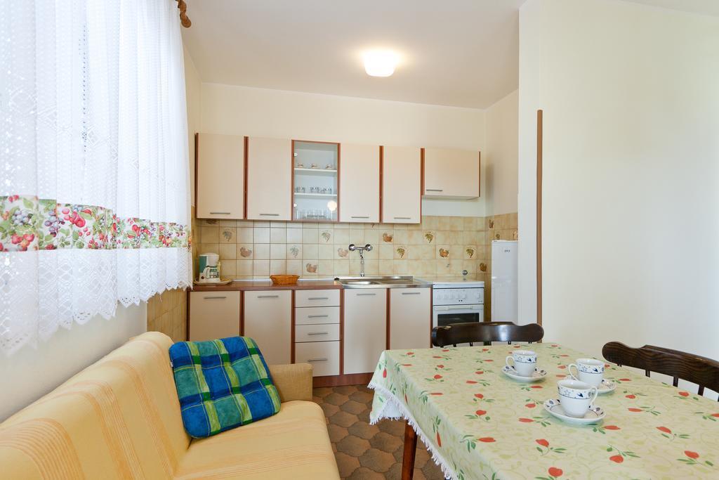Apartment Ines Poreč Exterior foto